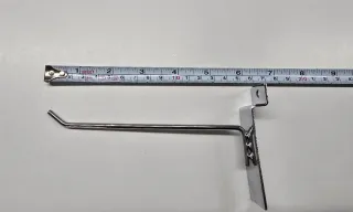 Ganchos metálicos para expositores de pared