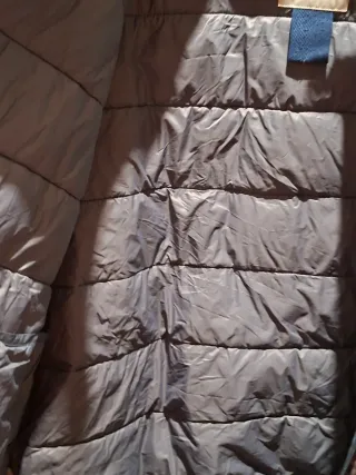 Chaqueta acolchada gris y multicolor