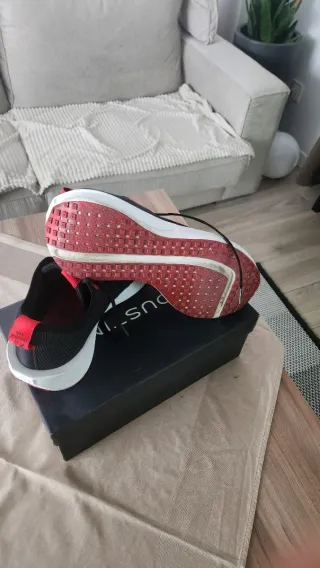 Zapatillas Nike Negras y Rojas