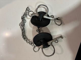 Bocado para caballo con riendas de cuero