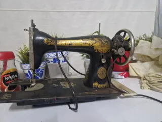 Máquina de coser antigua marca Singer