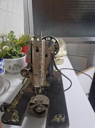 Máquina de coser antigua marca Singer
