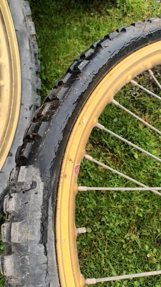 Llantas Doradas Akront 21 y 18 horquilla