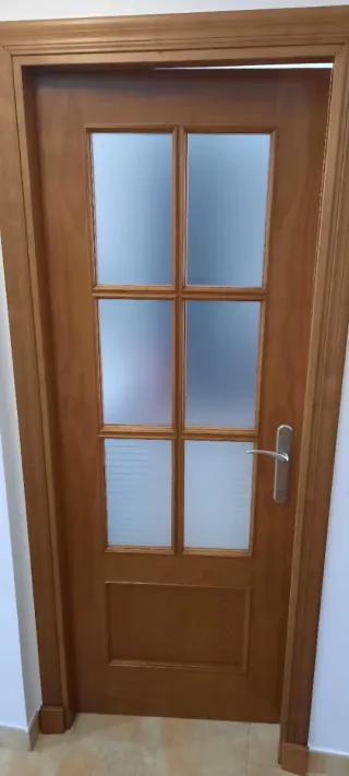 Puerta de madera para vivienda