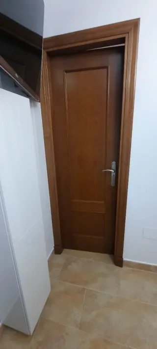 Puerta de madera para vivienda