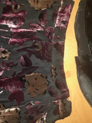 Conjunto camisa fluida y falda Guess terciopelo