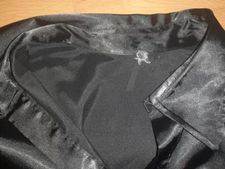 Conjunto camisa fluida y falda Guess terciopelo