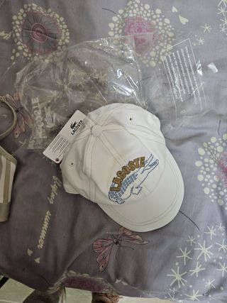 Gorra Lacoste Blanca y otra negra precio por unida
