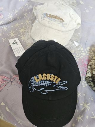 Gorra Lacoste Blanca y otra negra precio por unida