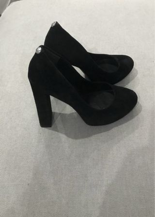 Zapatos de tacón Guess negros