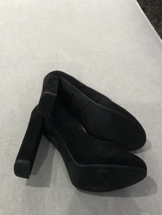 Zapatos de tacón Guess negros