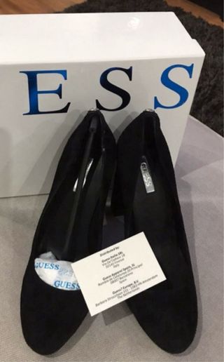 Zapatos de tacón Guess negros