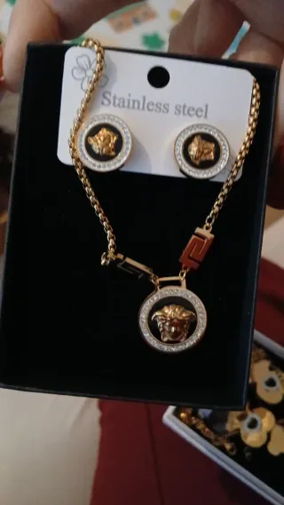 Conjunto collar y pendientes Versace