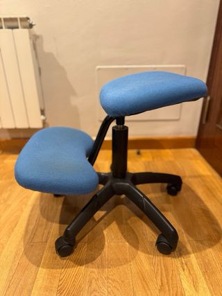Silla ergonómica de rodillas con ruedas