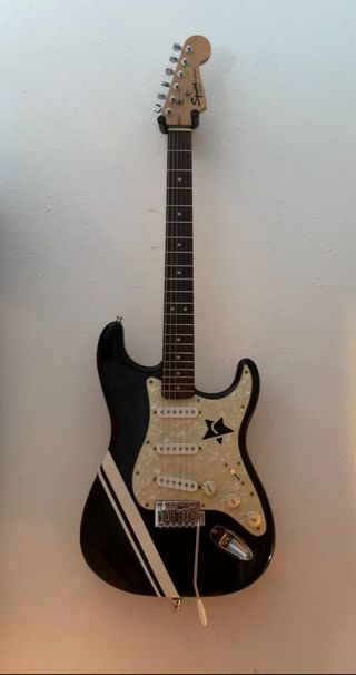 Guitarra Squier Fender Stratocaster Negra