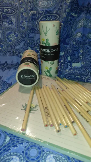 Lápices de colores KOKONOTE y planificador