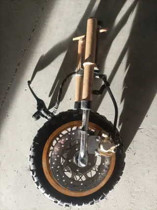 Ruedas de moto off-road doradas