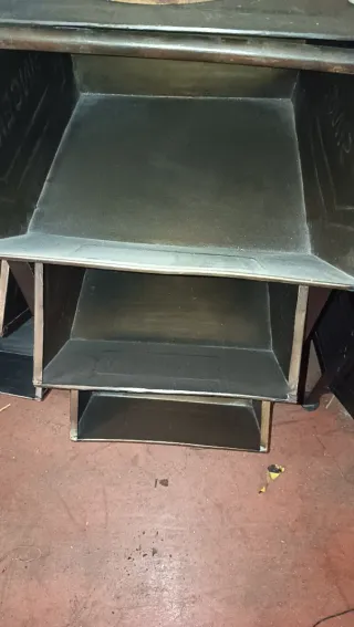 Cajones metálicos negros