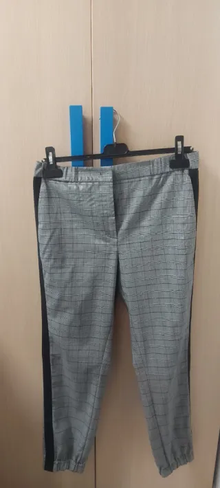Pantalones de cuadros grises y negros