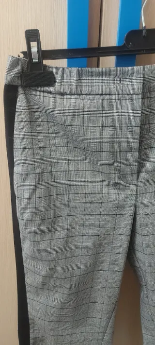 Pantalones de cuadros grises y negros