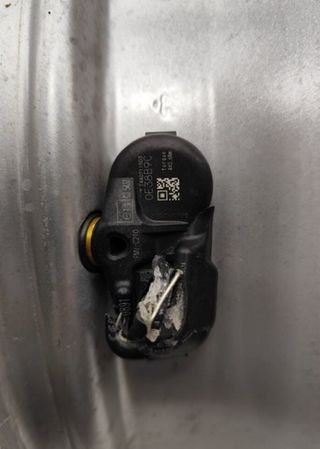 Llanta 4261102e90 toyota auris active 2373353