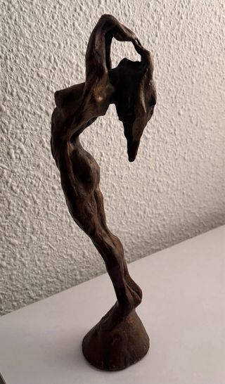 Escultura de bronce mujer figura abstracta