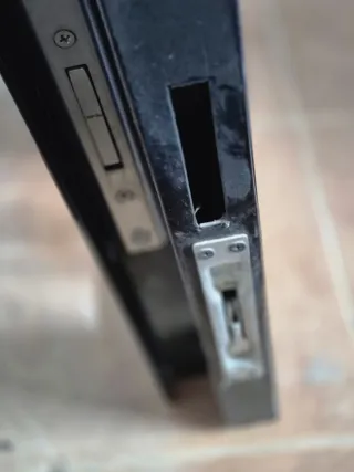 Reja abatible metálica negra de dos puertas