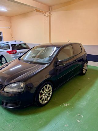 Volkswagen Golf V 2.0TDI modelo GT Sport