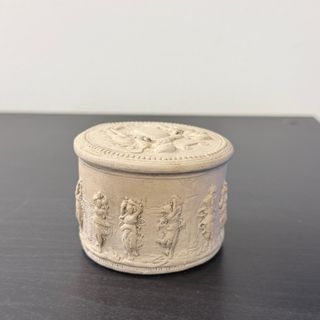 Antica scatoletta in ceramica