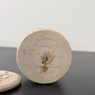 Antica scatoletta in ceramica