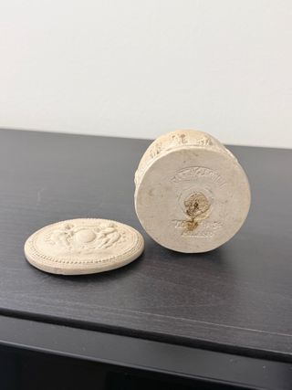 Antica scatoletta in ceramica