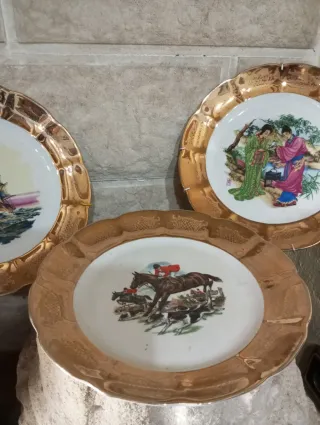 Piatti decorativi antichi in ceramica