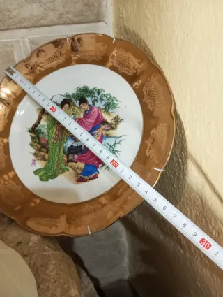 Piatti decorativi antichi in ceramica