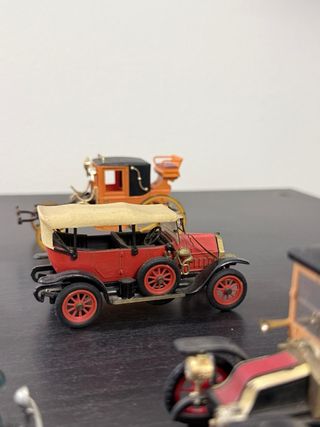 Antichi modellini auto d'epoca