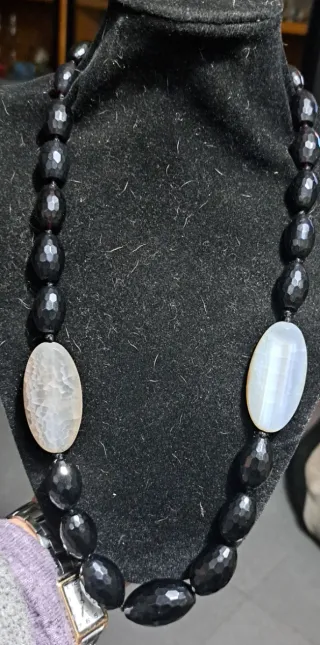 Splendida collana grande in onice e agata calcedon