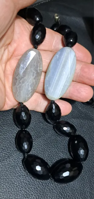 Splendida collana grande in onice e agata calcedon