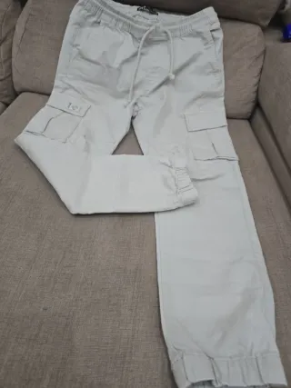 Pantalón cargo beige hombre Zara