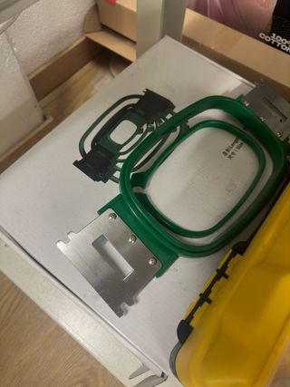 Máquina de bordar Revhon