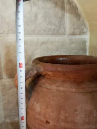 Tinaja antigua de barro