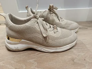 Zapatillas Skechers Beige y Doradas