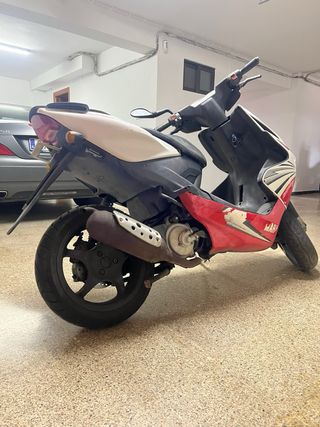 Yamaha Aerox 49cc Scooter 1400€ (NO CAMBIOS)
