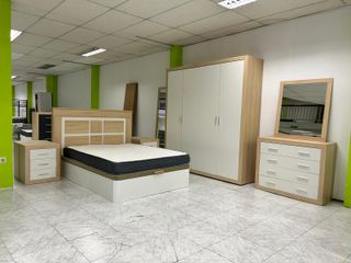 Canape con Cabecero , Mesita y Comoda y espejo