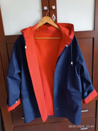 Chubasquero reversible azul y rojo T. 38/40