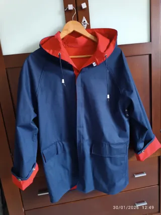 Chubasquero reversible azul y rojo T. 38/40