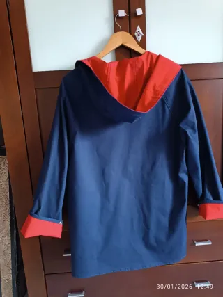 Chubasquero reversible azul y rojo T. 38/40