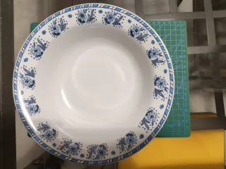 Piatto da portata in ceramica decorato blu