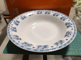 Piatto da portata in ceramica decorato blu