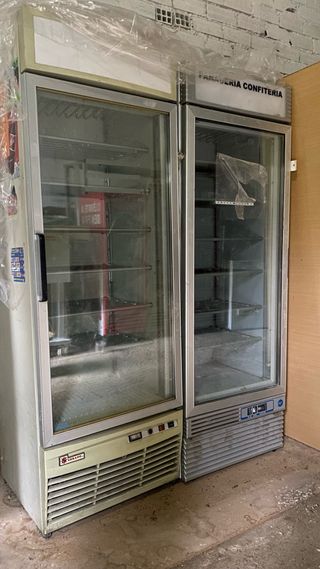 Nevera expositora vertical