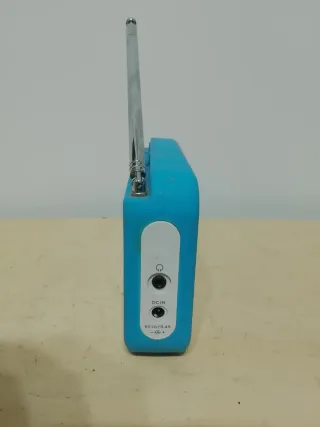 Radio Sangean Despertador Azul y Blanco