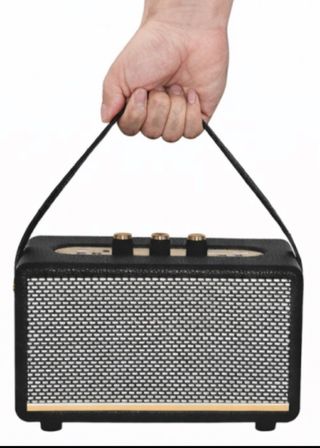 Altavoz Portátil Negro y Dorado